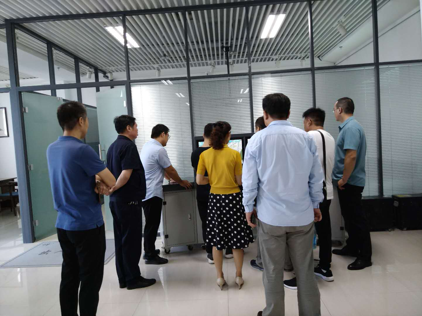 熱烈歡迎各位領(lǐng)導(dǎo)蒞臨本公司觀摩指導(dǎo)工作！